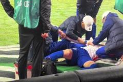 望無礙！王彤受傷下場，并被救護車送往醫(yī)院