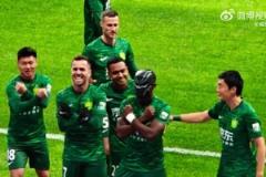 早有準(zhǔn)備，實(shí)拍：法比奧破門后拿出藏在廣告牌后的面具慶祝