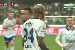 穆?tīng)柖沤麉^(qū)內(nèi)被放倒造點(diǎn)！塔利斯卡主罰點(diǎn)球命中！