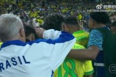 看著都尷尬！多里瓦爾在任巴西時(shí)曾試圖講話無人理