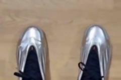 網(wǎng)友曬穿哈登9代兩小時后：帥不過3秒，哈哈哈