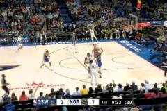 WTF！女足女孩掀開球衣挑釁男子，在場觀眾集體驚呼