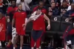 卡子哥魔性的舞步還是被鏡頭發(fā)現(xiàn)了