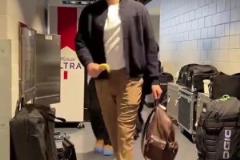 約基奇帶著布勞恩戈登穆雷入場，就像帶著3個小弟