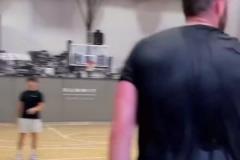 茄子！字母哥的五大搞笑時(shí)刻！“他可以在球場(chǎng)上和床上都是怪胎”