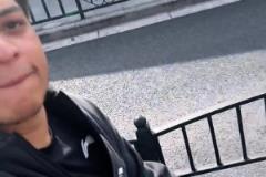 單車質(zhì)量還可以哈！上海外援洛夫頓騎著共享單車在街頭閑逛~