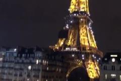 為什么法國(guó)能奪世界杯，埃菲爾鐵塔下寸土寸金的地方給孩子們踢球