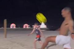 不愧是足球之國！這只是巴西一個(gè)普通的沙灘……