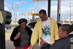 活該你MVP！亞歷山大碰到一個(gè)過生日的小男孩直接送上親簽球衣