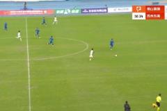 離奇出擊！佛山南獅門將在有后衛(wèi)防守的情況下，出擊送空門