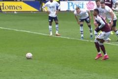 是個(gè)狠人！拉什福德在罰點(diǎn)球時(shí)甚至一眼足球都沒有看