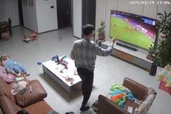 男人至死是少年??泰山讓三追四，球迷向妻兒炫耀：4個