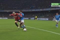 特奧禁區(qū)倒地造點！希門尼斯主罰點球直接被門將沒收！