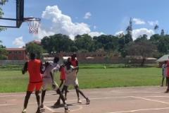 南蘇丹野球場有多恐怖？2米的進(jìn)來打都要被帽成麻瓜