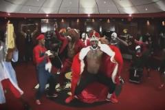 笑死！當(dāng)年熱火隊(duì)更衣室的群體尬舞：鳥人率先出場 老詹頭戴皇冠