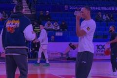 舞王貝滋利，搖起來...