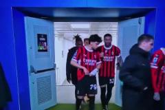 不滿！沃克在球員通道對(duì)菲利克斯說(shuō)“傳球，我們不是梅西”