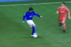 現(xiàn)在能出任國足單后腰的一個在局里，一個在教練席