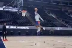 腦袋平筐！小丹尼斯-史密斯的彈跳還是這么炸裂