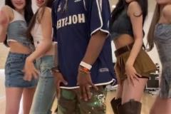 讓你小子吃上了！甲亢哥和四位女團小姐姐共舞