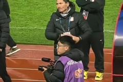 補時導演大逆轉(zhuǎn)，實拍青島西海岸主帥邵佳一賽后致謝球迷