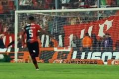 還是那堵墻！38歲皇馬名宿納瓦斯代表紐維爾老男孩上演點球兩連撲