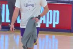 震驚！著名nba球星“暴打”落選秀隊(duì)友~