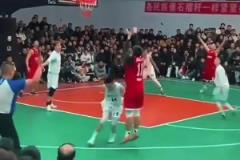 太帥了??！東契奇晃倒申京，隨后不緊不慢助攻DFS三分命中