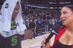 有福同享！華子賽后招呼沃克過來，一起接受豐滿女記者采訪