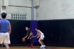 居然打不過(guò)一個(gè)穿吊帶的！