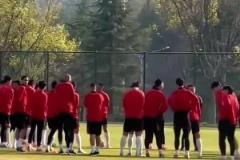 蓉城球迷發(fā)布熊貓登泰山海報(bào)，希望球隊(duì)報(bào)上賽季被“三殺”之仇