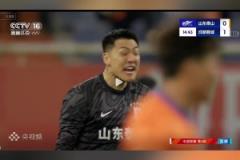 被對(duì)手狂轟亂炸屢次救險(xiǎn)！王大雷面部猙獰怒吼隊(duì)友