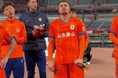 0-3不敵成都蓉城！球員謝場(chǎng)時(shí)球迷仍高歌加油！