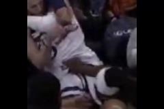 被禁賽兩場(chǎng)！活塞森林狼沖突中，斯圖爾特竟用力去抓迪文胯下