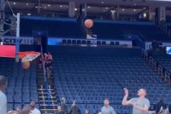 啊？？？發(fā)生了什么？威少致命犯規(guī)后，隊友沃特森捂臉難以置信！