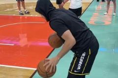 這球感真的好柔和，近距離看庫里熱身感受一下巨星的球感吧