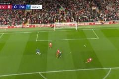 逃過一劫！范戴克走神+解圍失誤險(xiǎn)送大禮！貝托單刀射門中柱！