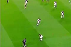 簡(jiǎn)直就是藝術(shù)品！梅西撕裂防守的傳球太隨心所欲了！