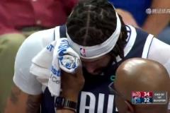 大水沖了龍王廟濃眉爭搶被加福德誤傷眼部 鮮血直流接受治療