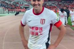 客場大勝泰山，蓉城全隊賽后謝場向成都遠(yuǎn)征軍致意！