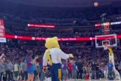 時(shí)光一去不復(fù)返啊！雷霆雙少接受采訪，KD談自己的背包！