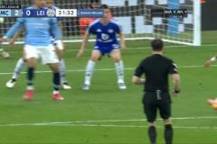 可惜！馬爾穆什停球禁區(qū)內(nèi)架炮！薩維尼奧跟進打門打高了！