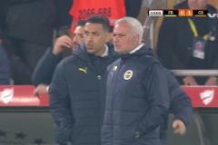 巨大爭議！加拉塔薩雷禁區(qū)明顯手球！主裁判視而不見拒絕判點！