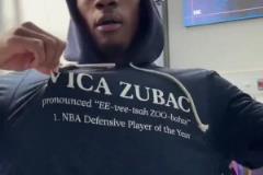 快船隊(duì)友身穿特質(zhì)衣服支持祖巴茨當(dāng)選DPOY