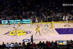 對大哥下手這么狠？詹姆斯突破被追夢從身后強行給摟倒了！