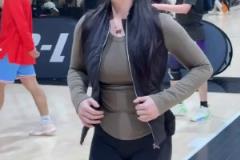 肘子姐沁純：衣服一脫 手感火熱