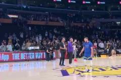 兩人對(duì)視內(nèi)維爾問卡拉格：范迪克和薩拉赫比主教練更有用嗎？