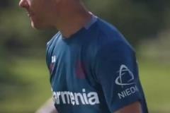 阿隆索：你們這些小兔崽子，再不好好踢我就自己上了啊