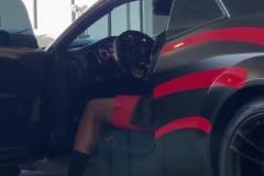 哈登開一輛道奇挑戰(zhàn)者地獄貓現(xiàn)身 這與他第9代簽名鞋款相呼應(yīng)