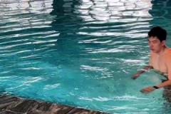 所以老詹跳出泳池到底是真的假的？